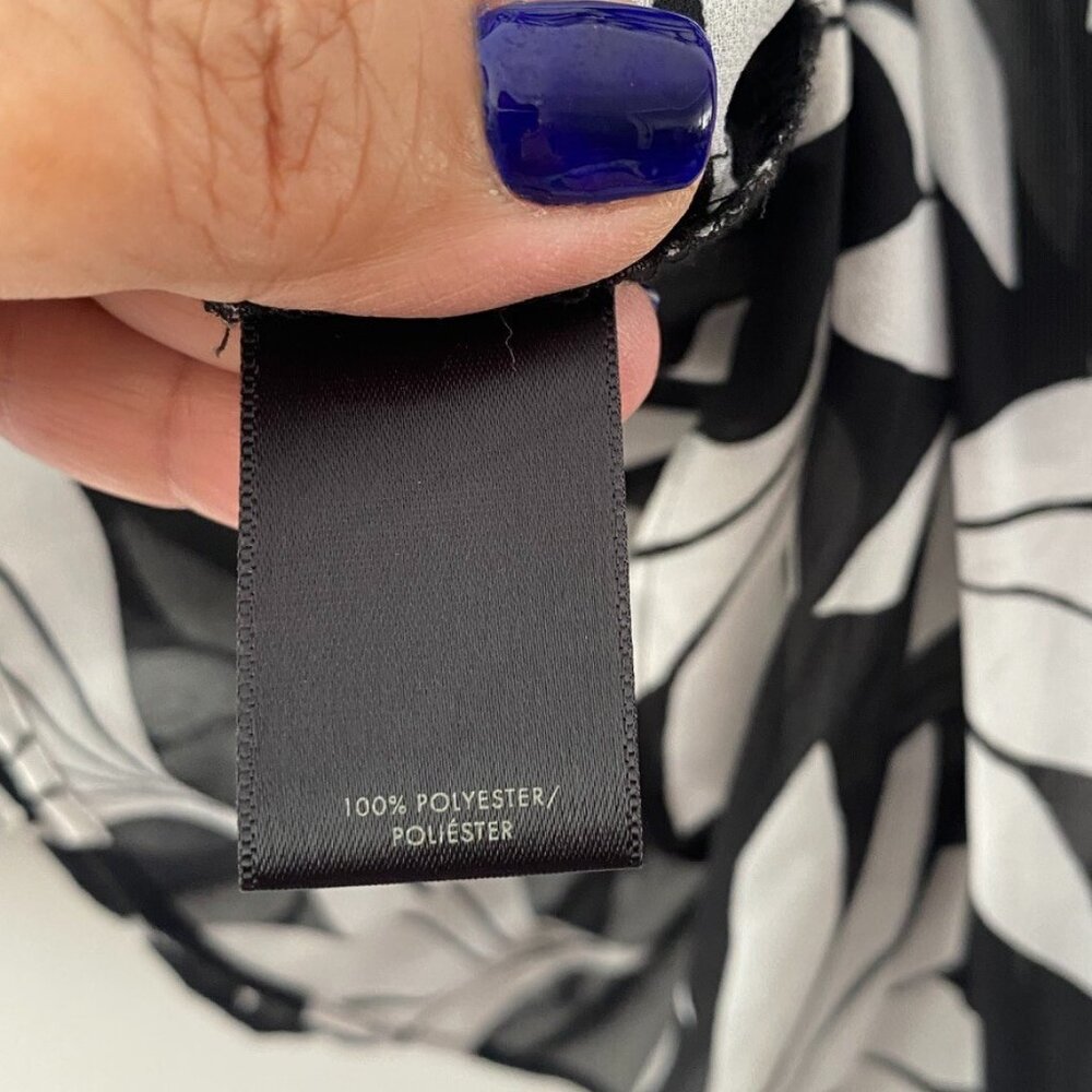 Ann Taylor Blouse Large Long Sleeve Pleated Floral Black & White Split Neck - Picture 9 of 9